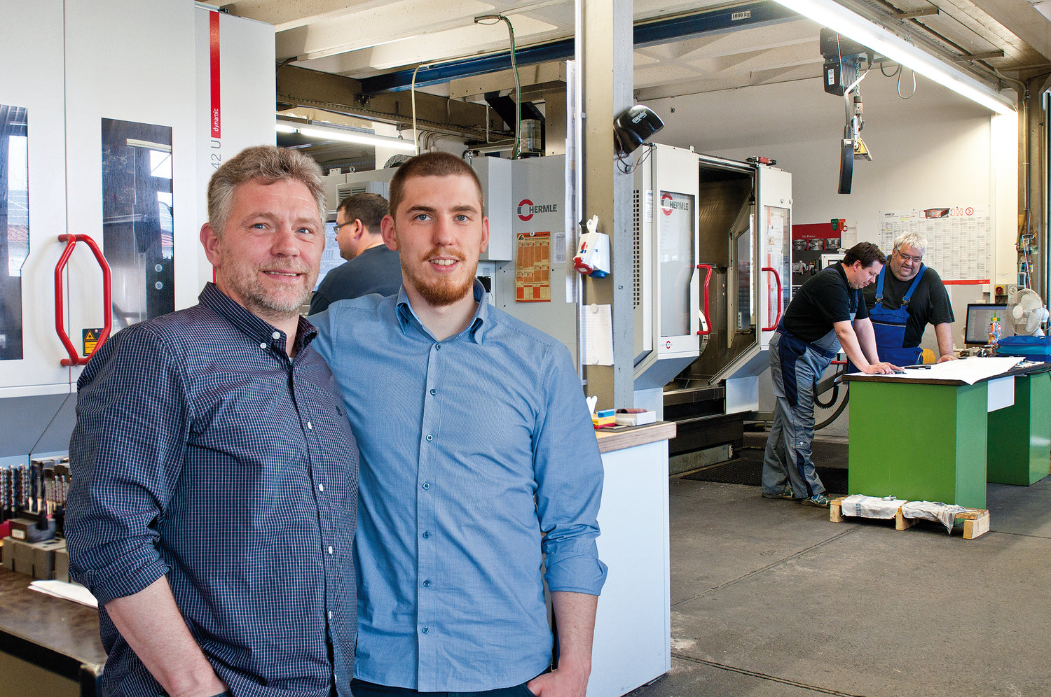 Steffen Hilfebrandt und Sohn Markus im teifoc Werk in Pfaffschwende